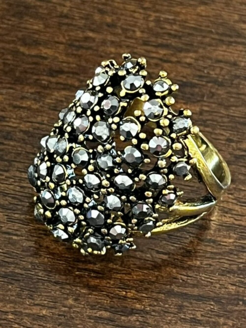 Beaded Statement Ring Gray Beads Gold Tone Setting Bold Sparkle Size 8 1/2